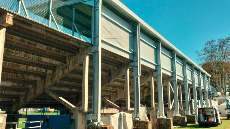 Forlimpopoli. Nuova copertura per la tribuna dello stadio