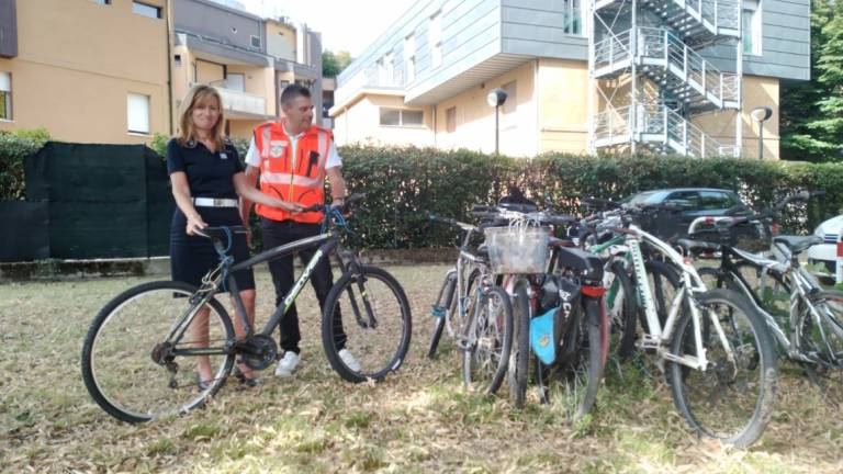 Cesena, la polizia dona dieci bici abbandonate alla Comunità Anemos