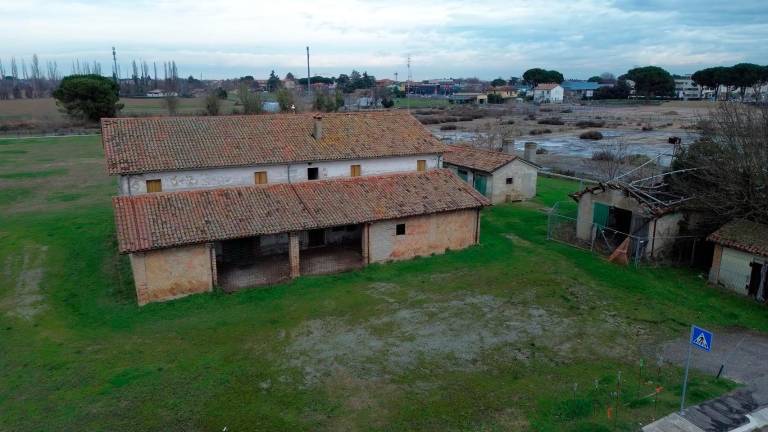 Un ex fabbricato colonico dismesso da un secolo di proprietà dell’Ausl