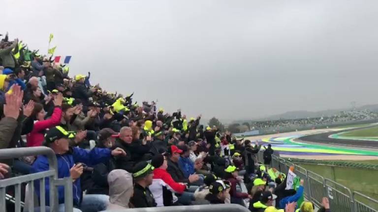 MotoGp, l'omaggio dei tifosi a Valentino Rossi / VIDEO