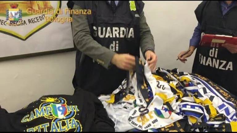 Imola, articoli contraffatti coi colori dell'Inter: due denunce