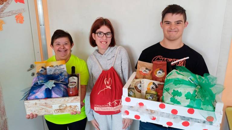 Alcuni dei cesti confezionati e decorati al centro della “Nuova Famiglia”