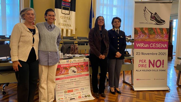 Claudia Gatta, coordinatrice Centro donna Cesena, Giorgia Macrelli, assessora alle Politiche delle differenze, Linda Ronconi, presidente Women in Run Cesena Asd e Flavia Vitale, Commissario Capo della Polizia di Stato di Cesena