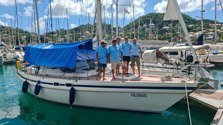 I cinque marinai dopo la traversata atlantica che li ha portati a Grenada