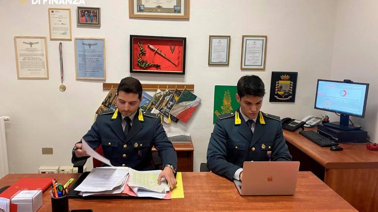 Imola, marito e moglie nullatenenti con il sussidio, ma nascondevano 120mila euro di guadagni al Fisco