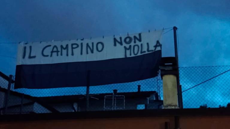 Da ieri sera a Cesena in zona San Rocco è stato nuovamente esposto lo striscione “Il Campino non molla”