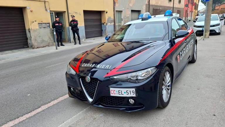 I Carabinieri davanti alla abitazione di Meldola di Luca Spada (foto e video Blaco)