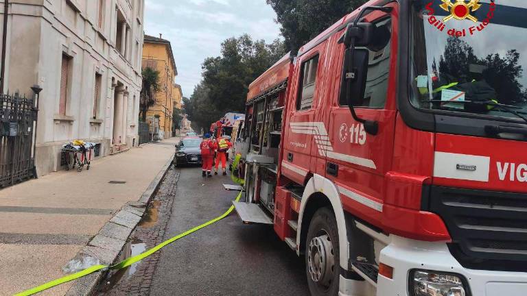 I vigili del fuoco in viale della Libertà