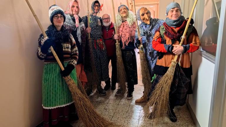 Imola, in piazza sono tornate le Befane del Cai con una settimana di ritardo GALLERY FOTO MMPH