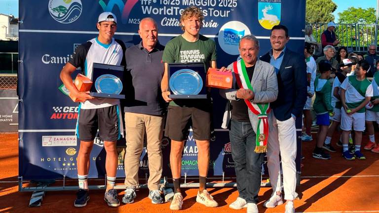 La foto di gruppo della premiazione del torneo Itf Future 2025 alla Polisportiva 2000 Cervia