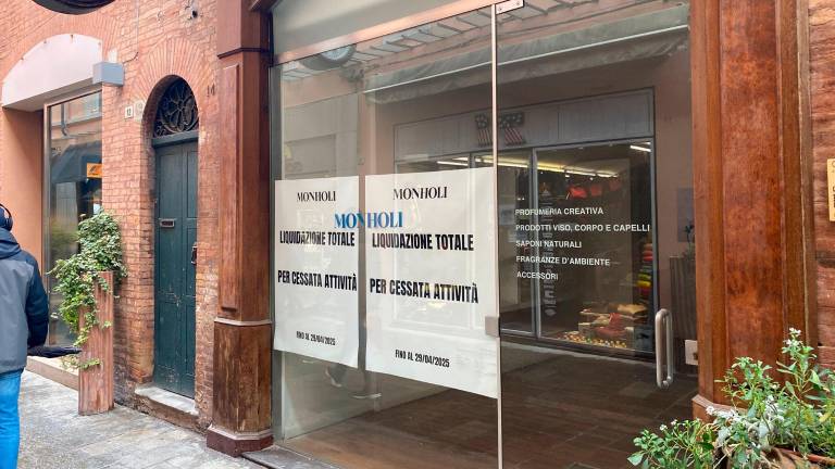 Ravenna, vetrine spente, serrande abbassate: la “crisi” di via Mazzini e via Diaz - Gallery