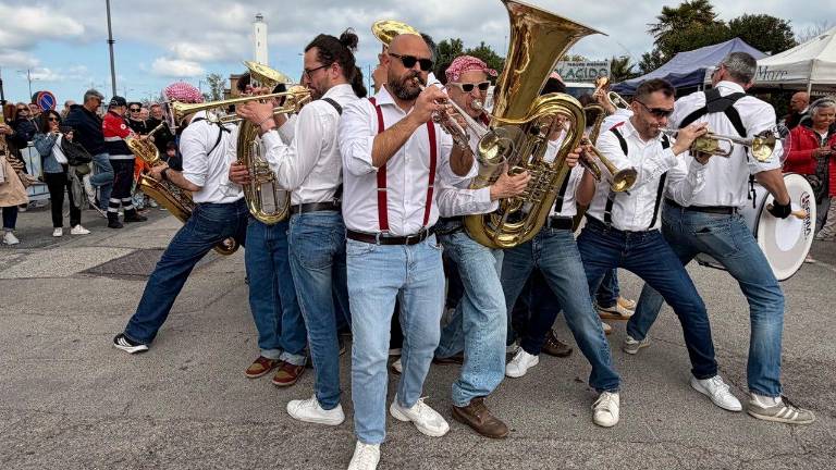 Capitale del Mare, la festa è entrata nel vivo tra aquiloni e musica