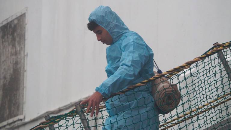 Ravenna, sbarcata la nave dei migranti Geo Barents con 134 persone a bordo: due sono al Pronto Soccorso VIDEO GALLERY