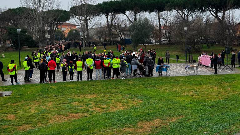 San Mauro Pascoli, in cinquecento alla camminata solidale anti violenza: «Non sei sola»