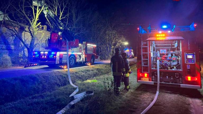 Forlimpopoli, incendio nella notte: casolare distrutto