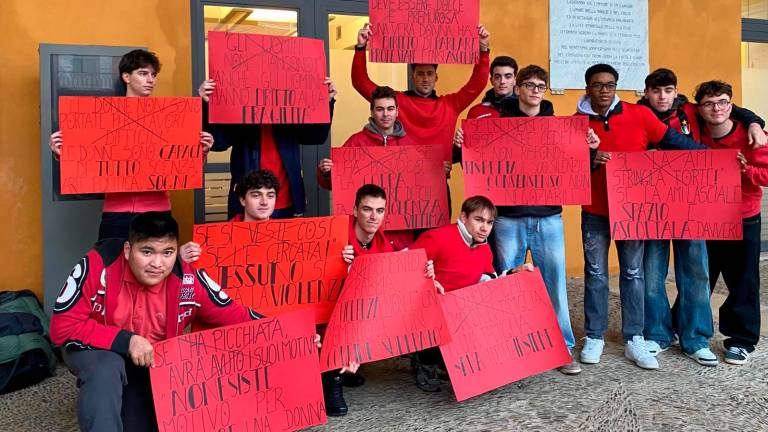 Cesena, “Ora esplode la Voce”: flash mob in piazza contro la violenza sulle donne - VIDEO e GALLERY