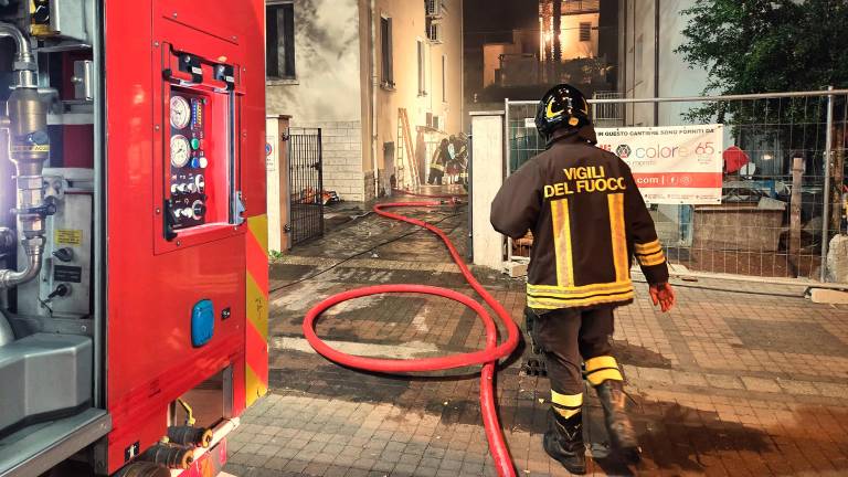 Rimini, fiamme in un seminterrato di via Dardanelli: paura ma nessun ferito FOTOGALLERY