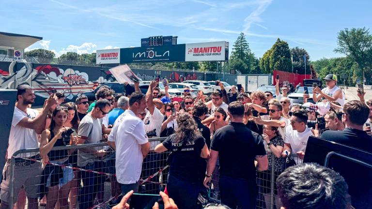 Imola, Kimi Antonelli è partito verso Brisighella per ricevere il “Bandini” VIDEO GALLERY