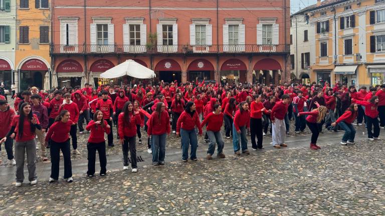 Cesena, “Ora esplode la Voce”: flash mob in piazza contro la violenza sulle donne - VIDEO e GALLERY