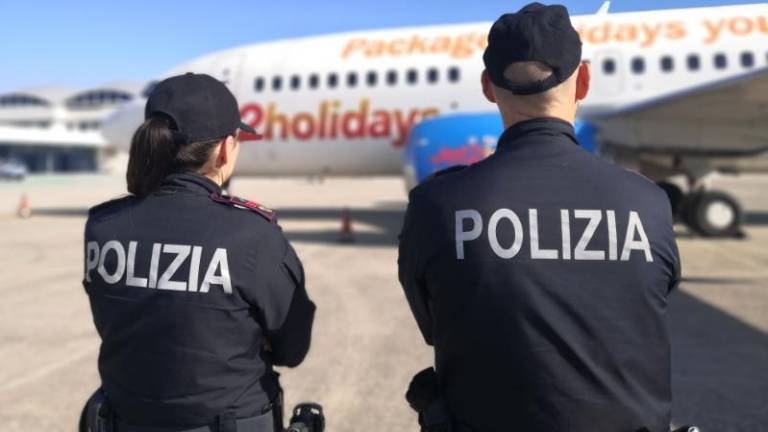 Rimini, arrestato all’aeroporto: era ricercato per omicidio da 13 anni