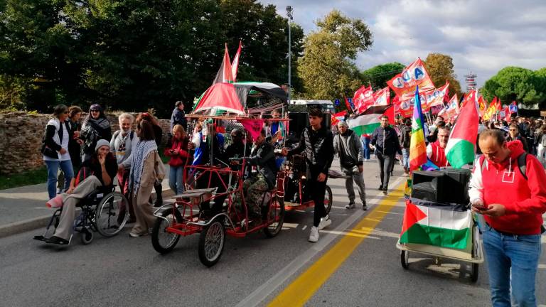 Rimini, in migliaia a sfilare per la pace in Palestina VIDEO GALLERY