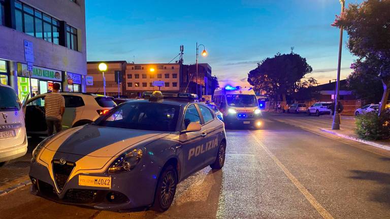 Cesena, ancora sangue in zona stazione e feriti coi cocci di bottiglia: un fermato, due portati in ospedale e due negozi sfasciati VIDEO GALLERY