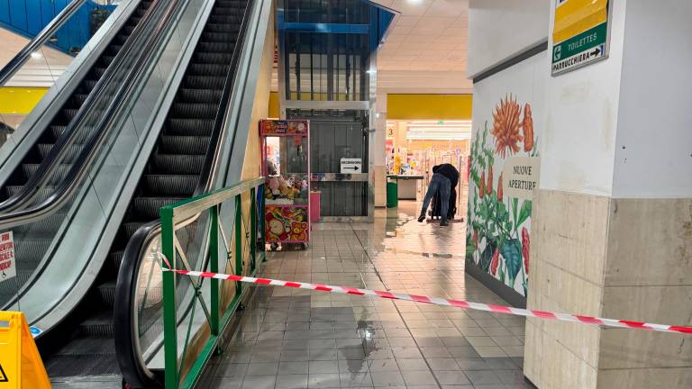 Cesena, perdita d’acqua e allagamento al centro commerciale - Gallery