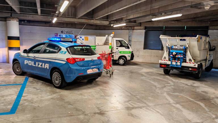 La polizia al parcheggio Machiavelli