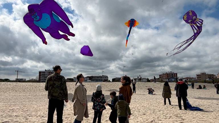 Capitale del Mare, la festa è entrata nel vivo tra aquiloni e musica