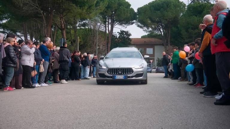 Ravenna, la piazza di San Pietro in Vincoli gremita per l’ultimo saluto ad Annalisa Soldati - Gallery
