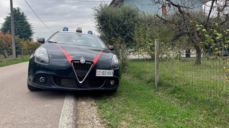 I carabinieri nella zona dove è avvenuto il fatto