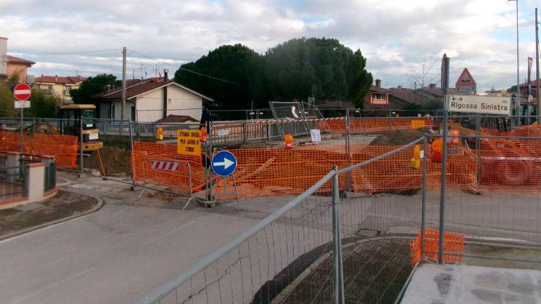 Il cantiere nel ponte sul torrente Rigossa