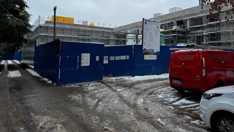 Il cantiere per il nuovo complesso scolastico di via Frank