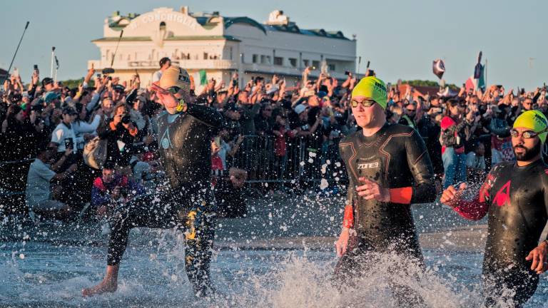 In alto a sinistra il pubblico che ha affollato le tribune di Misano anche nel 2025
