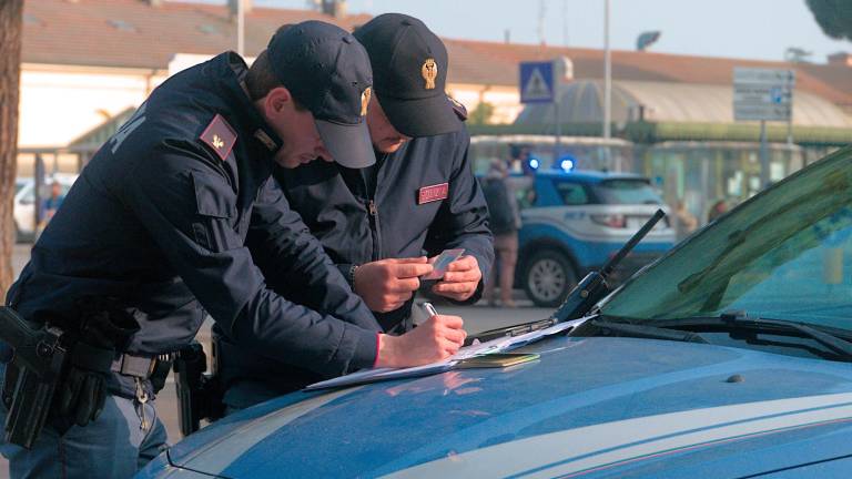 Ravenna, vasta operazione antidroga ai Giardini Speyer, elicotteri e forze dell’ordine in azione - Gallery