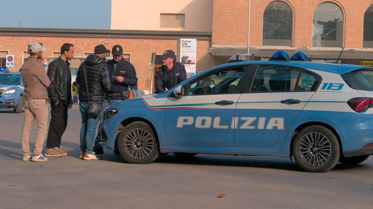 Ravenna, vasta operazione antidroga ai Giardini Speyer, elicotteri e forze dell’ordine in azione - Gallery