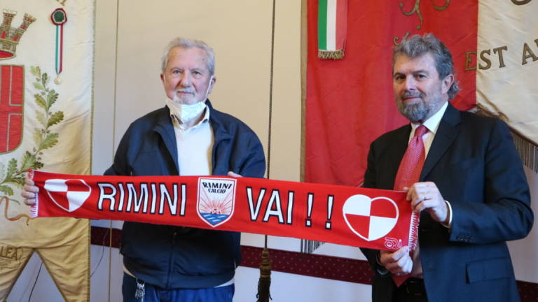 Va allo stadio da 65 anni: il super-tifoso del Rimini ricevuto in Comune