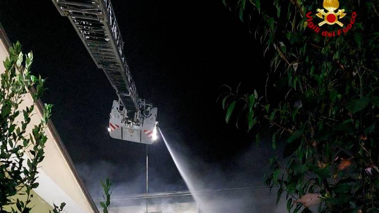Mercato Saraceno, in fiamme nella notte il cantiere di un condominio in costruzione