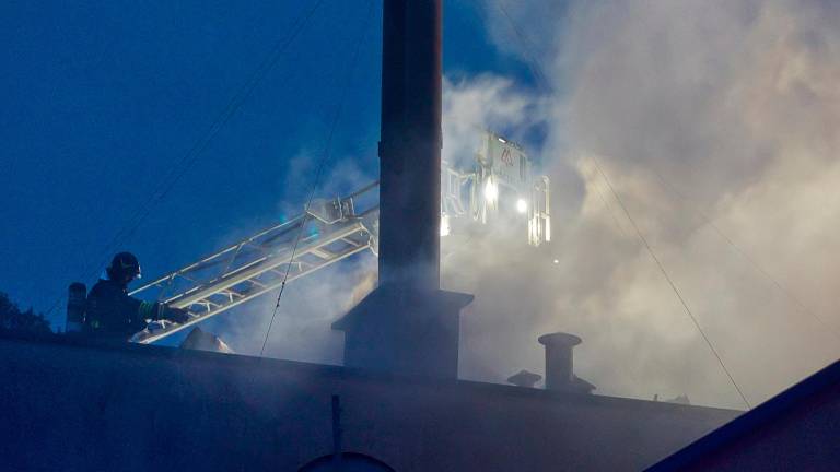 Incendio all’alba in piazza Baccarini a Russi VIDEO