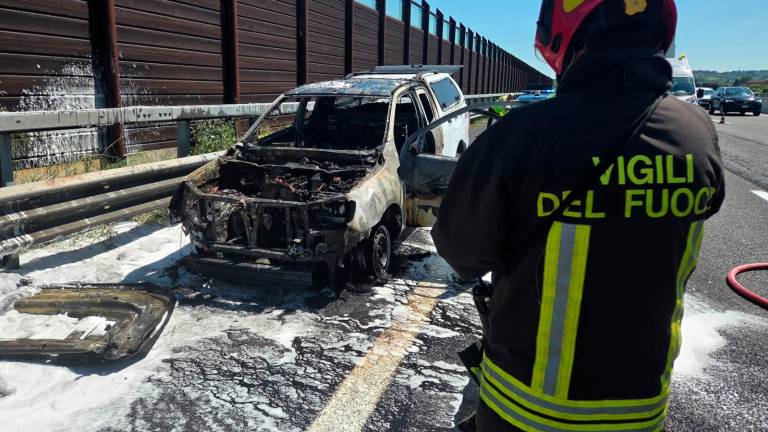 Rimini, auto in fiamme e code in A14 - Gallery