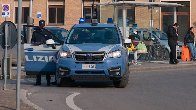 Ravenna, ha il daspo urbano, ma lo viola ripetutamente: 19enne in carcere