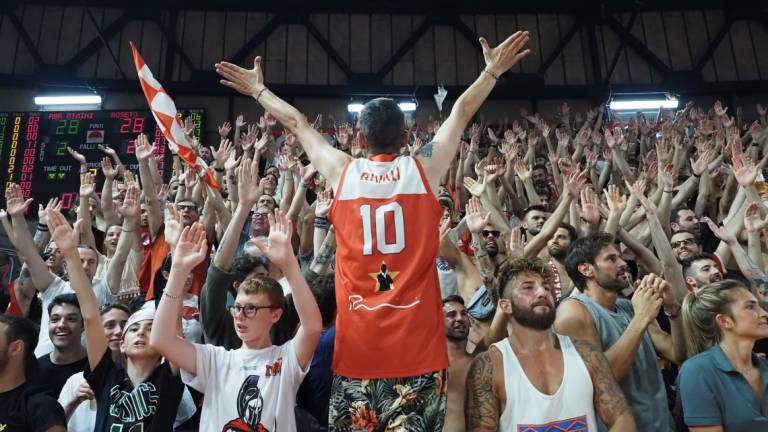 Basket A2, a Rimini la testa è già al derby di Forlì: già esauriti i 400 biglietti destinati ai tifosi di RivieraBanca