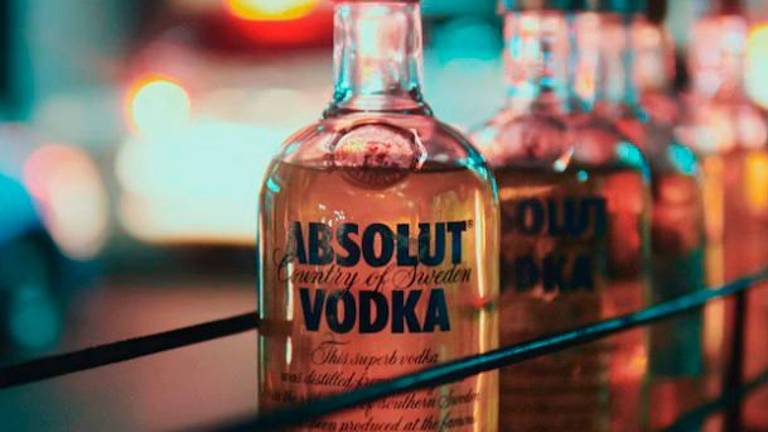 Cesenatico, vende vodka a ragazze di 15 anni: denunciato il titolare del minimarket