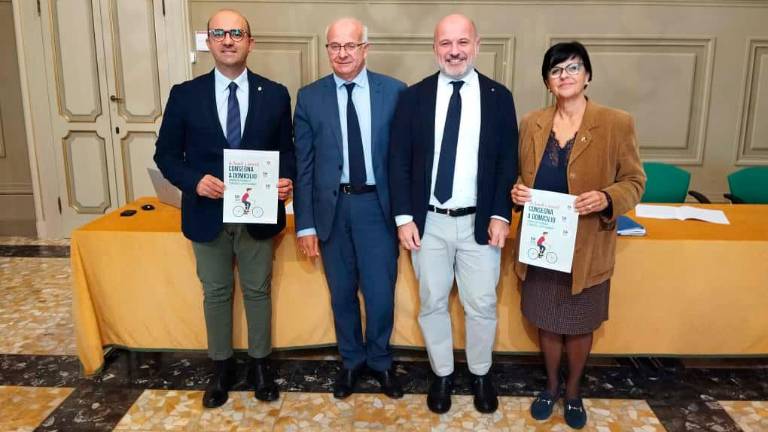 Forlì, i farmaci gratis a casa attraverso un’App: la nuova sfida di tre farmacie di Forlifarma