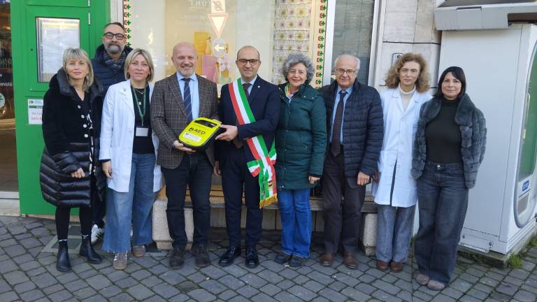 Forlì, da Forlifarma un defibrillatore alla Farmacia Risorgimento