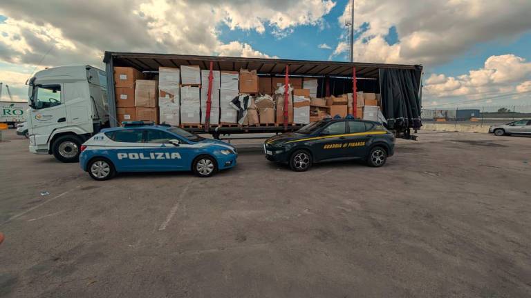 Lugo. Tabacco e sigarette per oltre 2 milioni di euro, sequestrato un semirimorchio