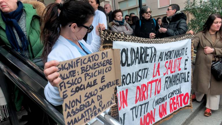 Ravenna, certificati per evitare i Cpr: chiesta la sospensione per 8 medici indagati