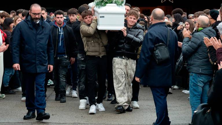 Sant’Ermete, l’ultimo saluto a Martina Gnoli: “Ciao anima dolce e delicata” - Gallery