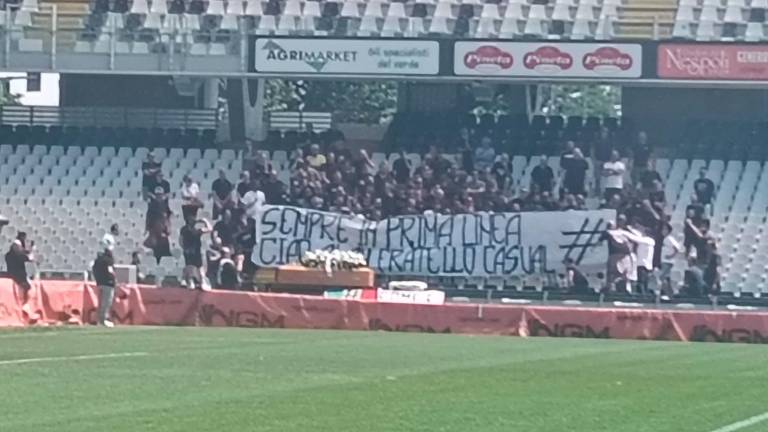 Cesena, l’omaggio ad Alan da parte dei suo compagni di passione bianconera al Manuzzi VIDEO