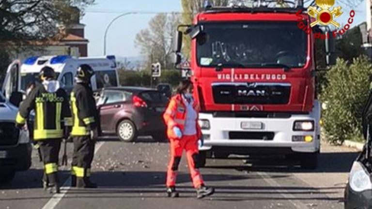 Forlì, incidente sulla Cervese coinvolge 4 veicoli: intervengono i Vigili del Fuoco